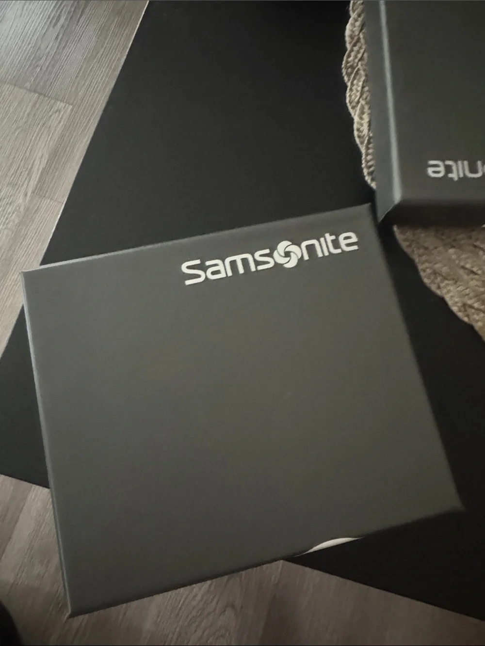 Samsonite Black Leather Fold Wallet with Stitched Detail